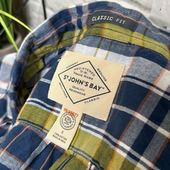 St John’s Bay Short Sleeve Plaid Button Up Shirt Size Small - Picture 4 of 4